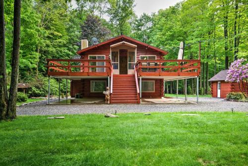 Lovely Lake Poconos Home With Sauna And Fire Pit!