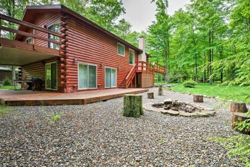 Lovely Lake Poconos Home With Sauna And Fire Pit!