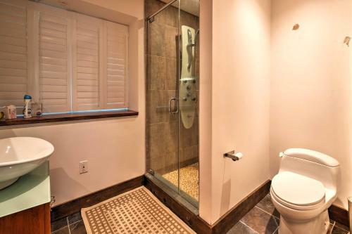 Lovely Lake Poconos Home With Sauna And Fire Pit!