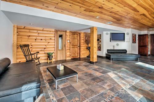 Lovely Lake Poconos Home With Sauna And Fire Pit!