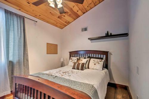 Lovely Lake Poconos Home With Sauna And Fire Pit!