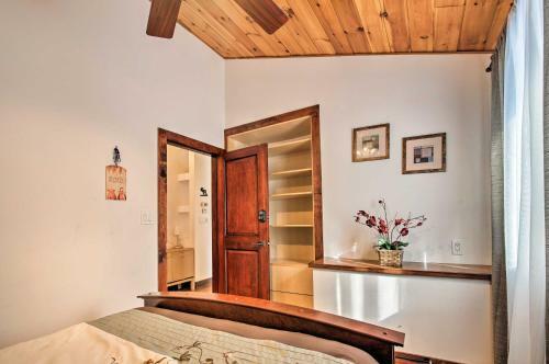 Lovely Lake Poconos Home With Sauna And Fire Pit!