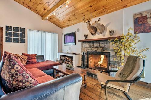 Lovely Lake Poconos Home With Sauna And Fire Pit!