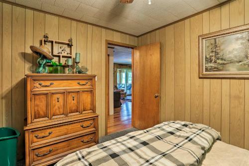 Beach Lake Cabin On Delaware River With Sunroom!