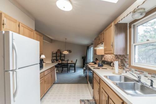 Bed & Breakfast Hickory Haven-poconos-sleeps 11-gameroom