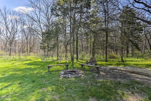 Idyllic Hellertown Cottage Patio And Fire Pit!