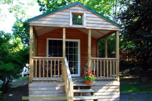 Round Top Premiere Cottage 7