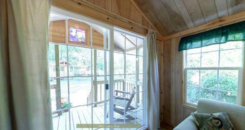 Round Top Premiere Cottage 7