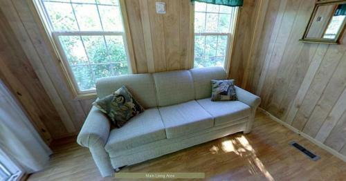 Round Top Premiere Cottage 7