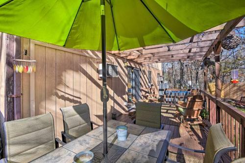 Poconos Home With Fire Pit, Hot Tub, Deck And Grill!