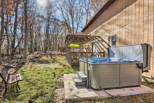 Poconos Home With Fire Pit, Hot Tub, Deck And Grill!