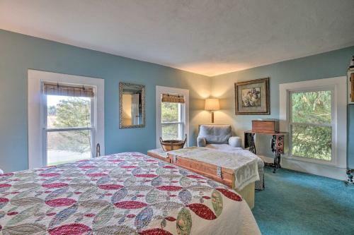 Vintage Farmhouse 2.4 Miles To Mount Pleasant Ski!