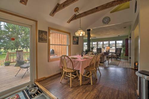 Vintage Farmhouse 2.4 Miles To Mount Pleasant Ski!