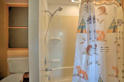 Vintage Farmhouse 2.4 Miles To Mount Pleasant Ski!