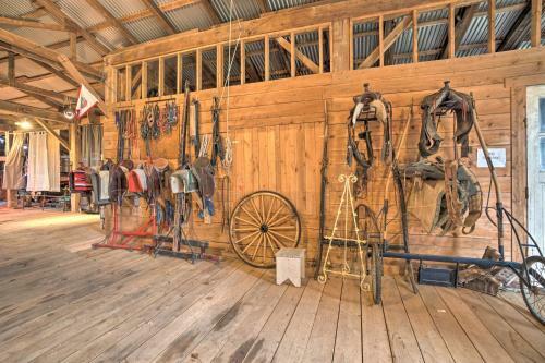 Vintage Farmhouse 2.4 Miles To Mount Pleasant Ski!