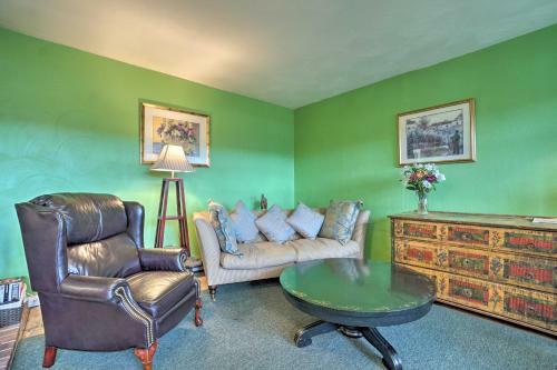Vintage Farmhouse 2.4 Miles To Mount Pleasant Ski!