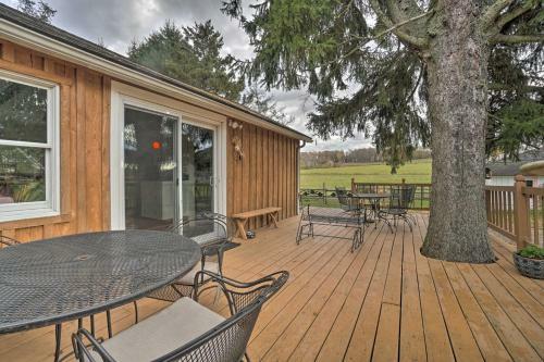 Vintage Farmhouse 2.4 Miles To Mount Pleasant Ski!
