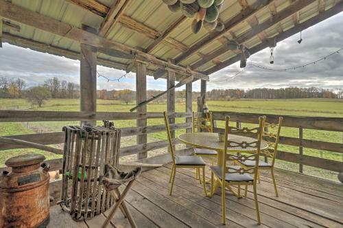Vintage Farmhouse 2.4 Miles To Mount Pleasant Ski!