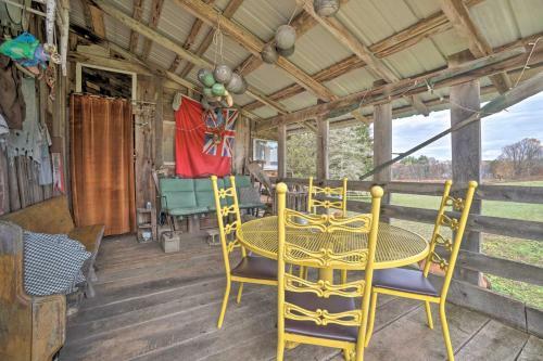 Vintage Farmhouse 2.4 Miles To Mount Pleasant Ski!