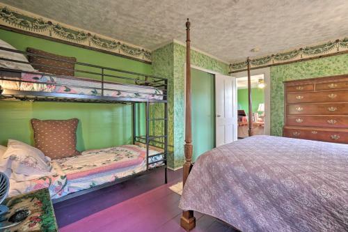 Vintage Farmhouse 2.4 Miles To Mount Pleasant Ski!