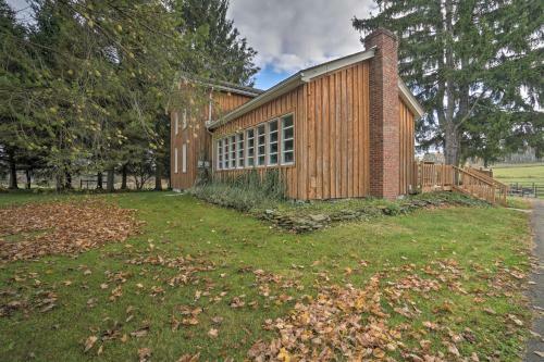 Vintage Farmhouse 2.4 Miles To Mount Pleasant Ski!