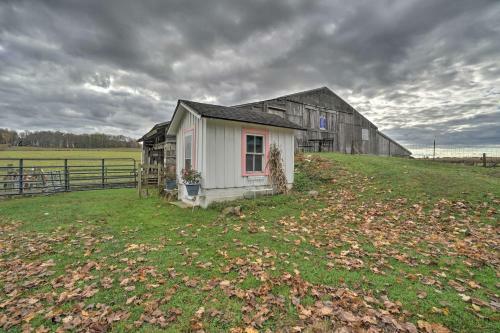 Vintage Farmhouse 2.4 Miles To Mount Pleasant Ski!