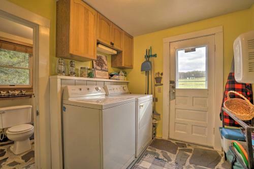 Vintage Farmhouse 2.4 Miles To Mount Pleasant Ski!