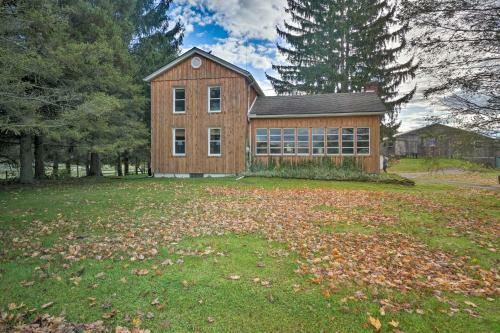 Vintage Farmhouse 2.4 Miles To Mount Pleasant Ski!