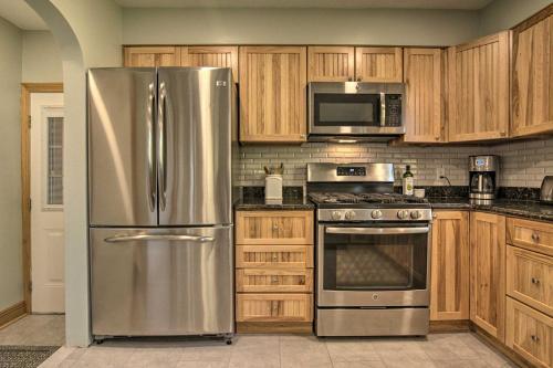 Cozy Modern Home 2 Miles From Downtown Erie!