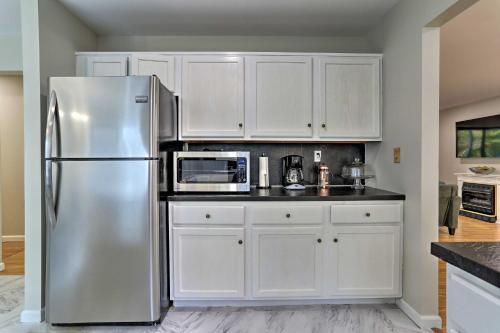 Modern Bushkill Home With Deck - 7 Mi To Falls!