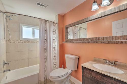 Colorful Abode With Yard, 9 Mi To Sesame Place!
