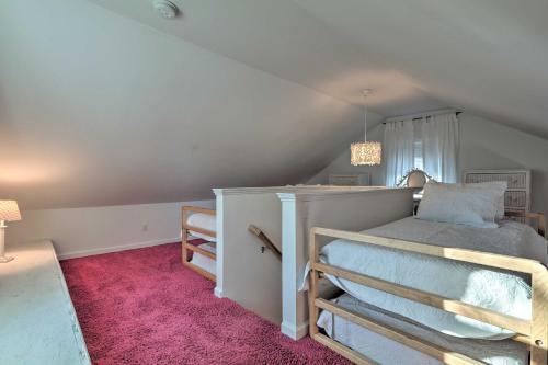 Colorful Abode With Yard, 9 Mi To Sesame Place!
