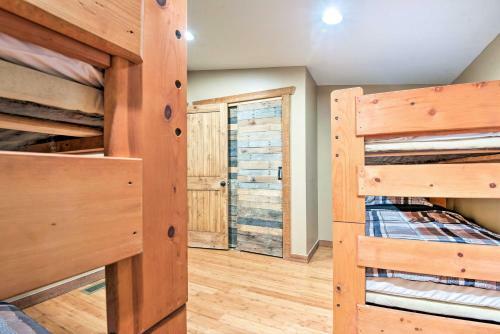 Spacious Kunkletown Home With Full Game Room And Deck!