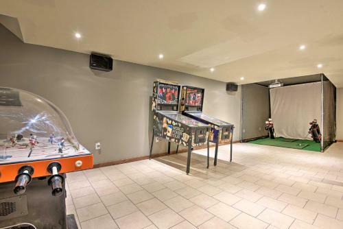Spacious Kunkletown Home With Full Game Room And Deck!