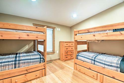 Spacious Kunkletown Home With Full Game Room And Deck!