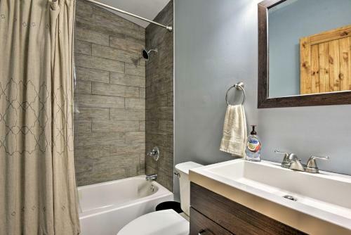 Spacious Kunkletown Home With Full Game Room And Deck!