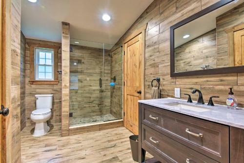 Spacious Kunkletown Home With Full Game Room And Deck!