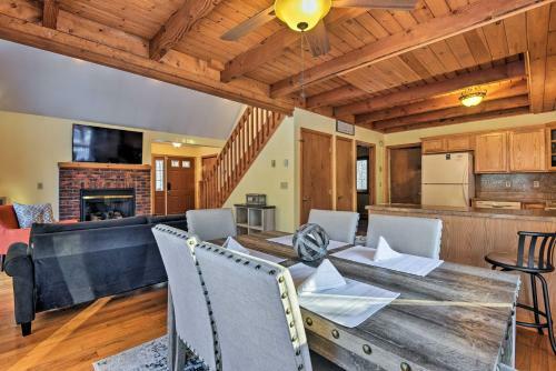 Lake Ariel Cabin With Deck - Lake, Pool And Ski Access!