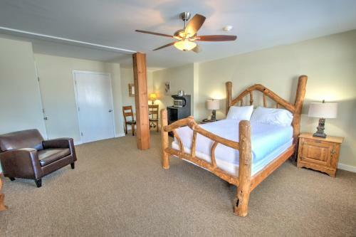 Hotel East Shore Lodging