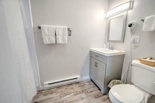 Hotel East Shore Lodging