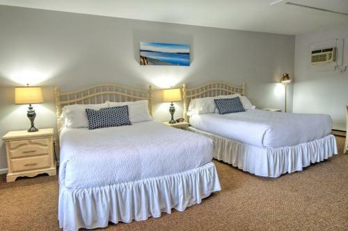 Hotel East Shore Lodging