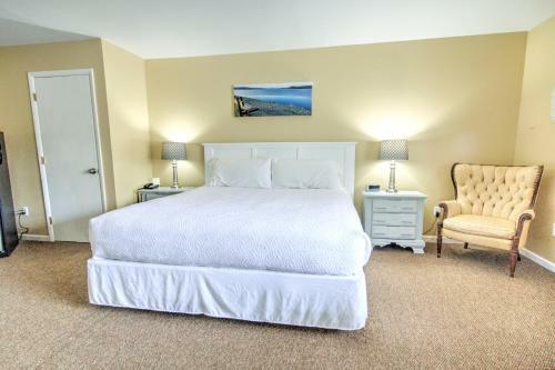 Hotel East Shore Lodging