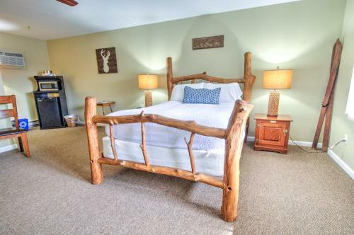 Hotel East Shore Lodging