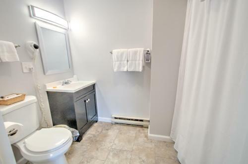 Hotel East Shore Lodging