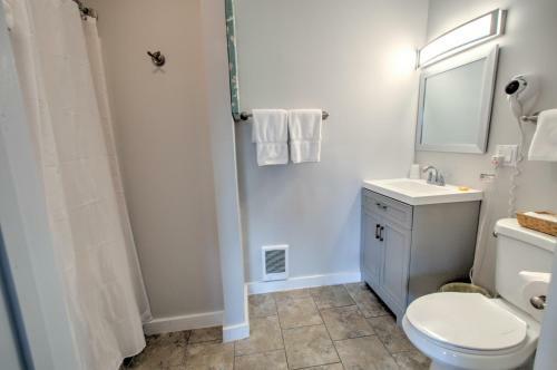 Hotel East Shore Lodging