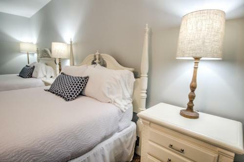 Hotel East Shore Lodging