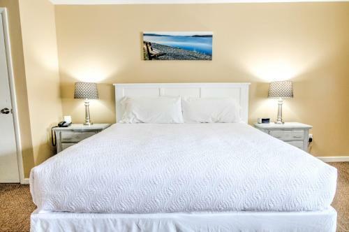 Hotel East Shore Lodging