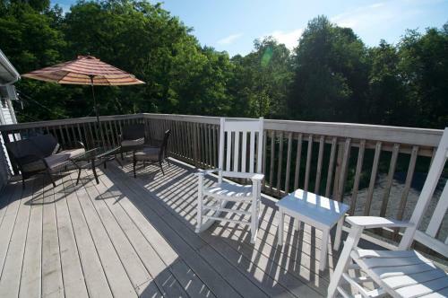 Hotel East Shore Lodging