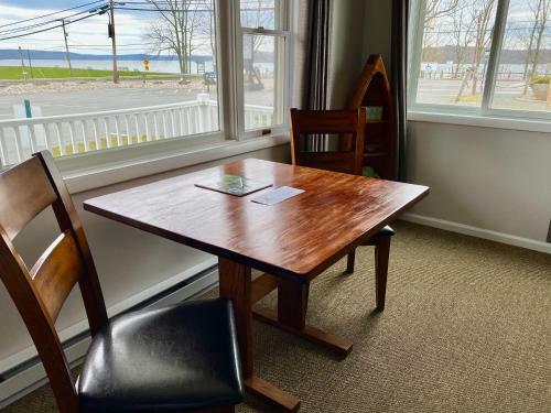 Hotel East Shore Lodging