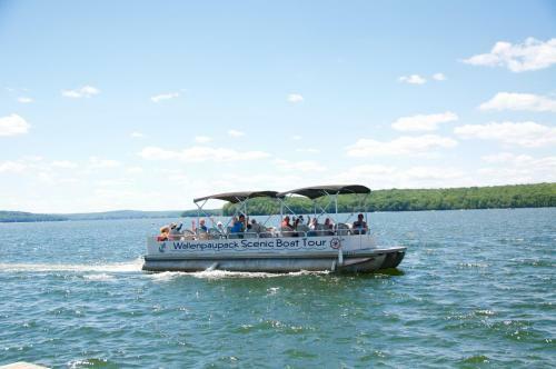 Hotel East Shore Lodging